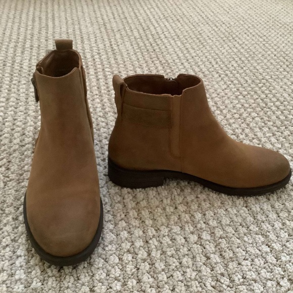 New Clarks Brown Ankle Boots - Picture 4 of 13